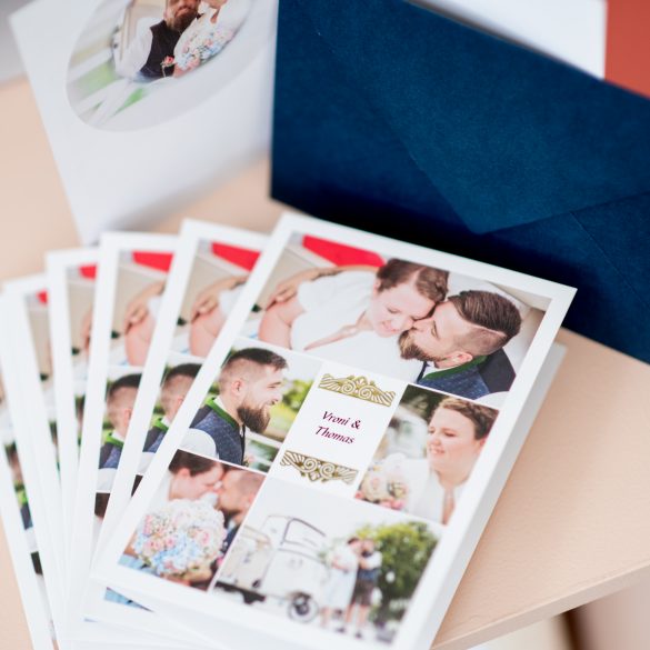 Anzahl gleicher Karten auf einem Tisch ausgebreitet