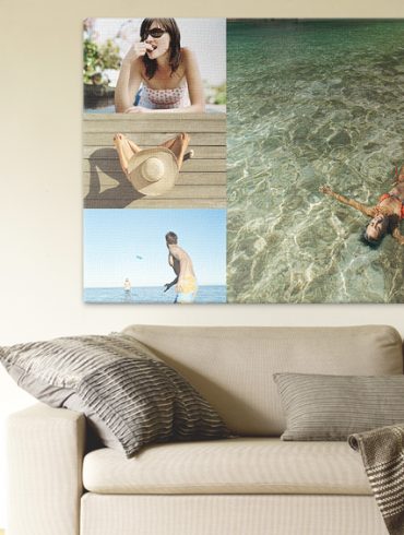 Fotocollage über einem Wohnzimmersofa